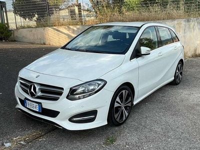 Usata Mercedes B180 109 CV (80 kW) 2015 Bianco Monovolume