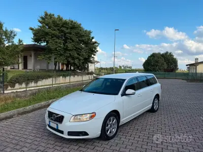 Usata Volvo V70 Summum 163 CV (119 kW) 2010 Bianco Station wagon