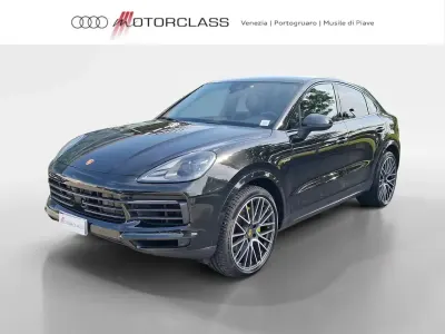 Usata Porsche Cayenne 462 CV (339 kW) 2023 Nero metallizzato SUV