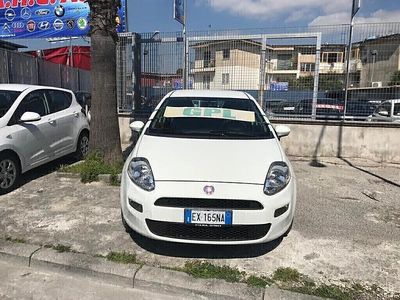 Usata Fiat Punto Street 77 CV (56 kW) 2014 Bianco Utilitaria