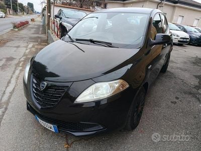 Usata Lancia Ypsilon 69 CV (50 kW) 2015 Nero Utilitaria