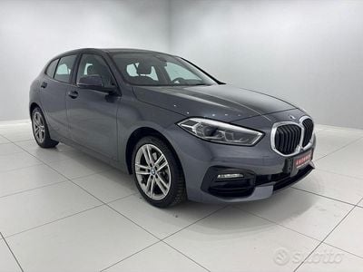 Usata BMW 118 Sport Line 150 CV (110 kW) 2021 Grigio Utilitaria