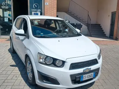Usata Chevrolet Aveo 75 CV (55 kW) 2013 Bianco Berlina