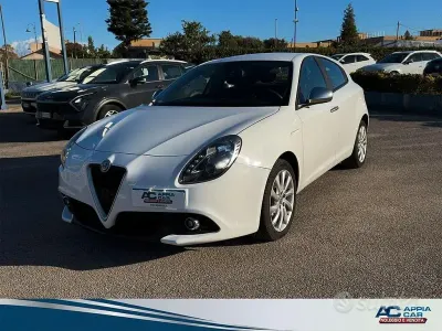 Usata Alfa Romeo Giulietta Super 120 CV (88 kW) 2018 Bianco Utilitaria