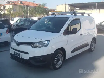 Usata Toyota Proace City City 102 CV (75 kW) 2021 Bianco Monovolume