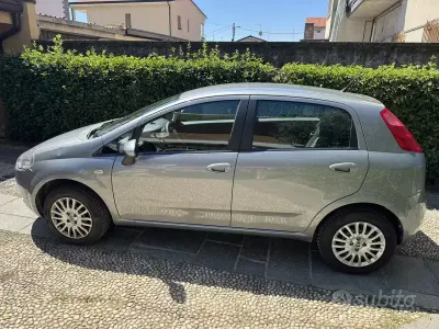 Usata Fiat Grande Punto 77 CV (56 kW) 2009 Grigio Utilitaria