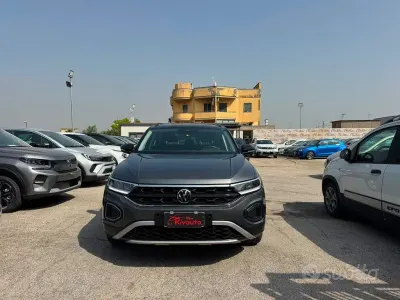 Usata VW T-Roc Life 150 CV (110 kW) 2023 Grigio SUV