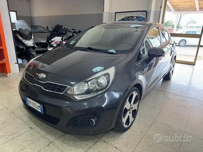 Usata Kia Rio EX 90 CV (66 kW) 2012 Grigio Berlina