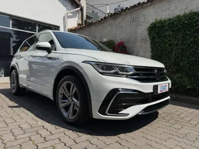 Usata VW Tiguan R-line 150 CV (110 kW) 2023 Bianco SUV