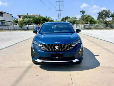 Usata Peugeot 3008 Allure 131 CV (96 kW) 2023 Blu/azzurro SUV