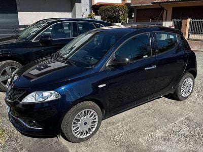 Usata Lancia Ypsilon Silver 69 CV (50 kW) 2018 Blu Utilitaria