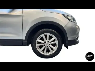 Usata Nissan Qashqai Acenta 110 CV (80 kW) 2016 Grigio chiaro SUV