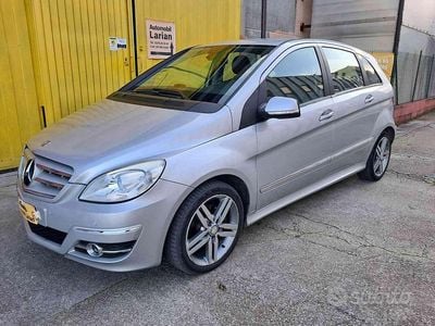 Usata Mercedes B180 Premium 109 CV (80 kW) 2011 Grigio Monovolume