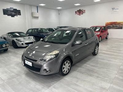Usata Renault Clio II 75 CV (55 kW) 2011 Grigio Berlina