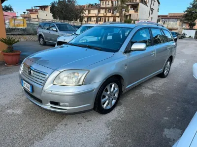 Usata Toyota Avensis 116 CV (85 kW) 2004 Argento Station wagon