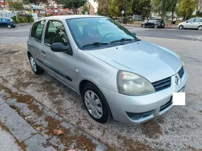Usado Renault Clio II 75 CV (55 kW) 2007 Gris Berlina