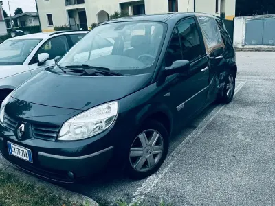 Usata Renault Scénic II 111 CV (81 kW) 2006 Nero Monovolume