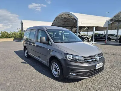 Usata VW Caddy 102 CV (75 kW) 2017 Grigio Monovolume