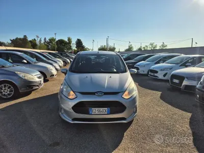 Usata Ford B-MAX 90 CV (66 kW) 2015 Bianco Monovolume