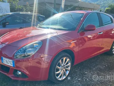 Usata Alfa Romeo Giulietta Distinctive 150 CV (110 kW) 2015 Rosso Utilitaria