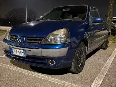 Usata Renault Clio II 58 CV (42 kW) 2005 Blu Berlina