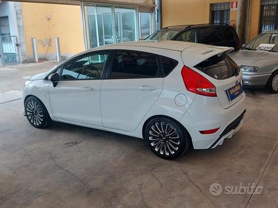 Usata Ford Fiesta Titanium 96 CV (70 kW) 2010 Bianco Berlina