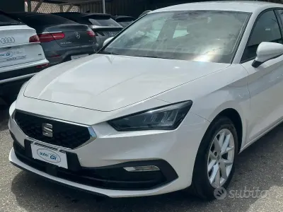 Begagnad Seat Leon Business 116 HK (85 kW) 2022 Vit Sedan