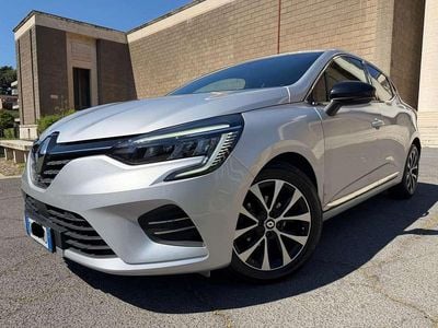 Usata Renault Clio V Techno 101 CV (74 kW) 2023 Argento Berlina