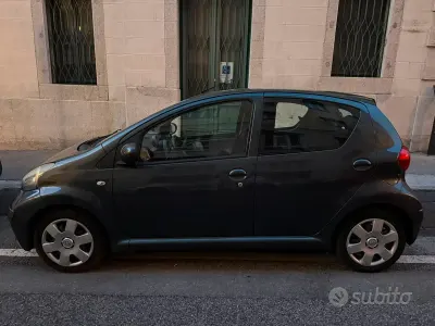 Usata Toyota Aygo 68 CV (50 kW) 2006 Bluazzurro Utilitaria