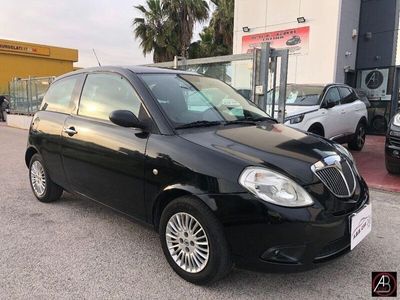 usata Lancia Ypsilon -- 1.3 MJT Argento - ADATTA NEOPATENTATI