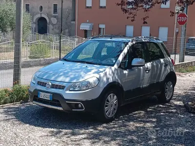Usata Fiat Sedici 120 CV (88 kW) 2012 Grigio SUV