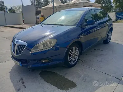 Usata Lancia Delta 120 CV (88 kW) 2009 Blu Utilitaria