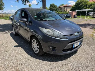 Usata Ford Fiesta 95 CV (69 kW) 2010 Grigio Berlina