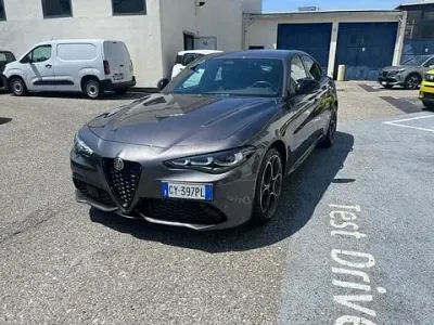 Usata Alfa Romeo Giulia Veloce 209 CV (153 kW) 2025 Grigio vesuvio Berlina