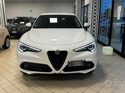 Usata Alfa Romeo Stelvio Sprint 190 CV (139 kW) 2017 Bianco SUV