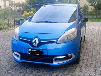 Usata Renault Scénic III 110 CV (80 kW) 2015 Bluazzurro Monovolume