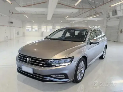 Usata VW Passat Business 150 CV (110 kW) 2023 Grigio Station wagon