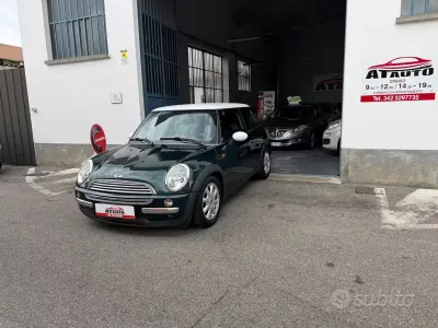 Usata Mini Cooper 116 CV (85 kW) 2004 Verde Utilitaria