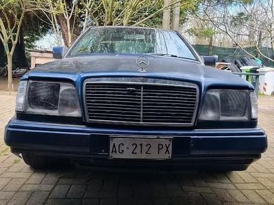 Usata Mercedes E200 136 CV (100 kW) 1996 Blu Coupé