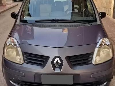 Käytetty Renault Modus 68 HP (50 kW) 2008 Harmaa Tila-auto