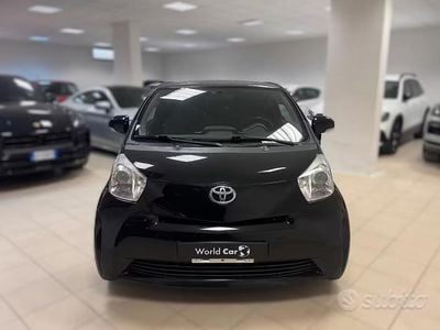 Usata Toyota iQ 90 CV (66 kW) 2010 Nero Utilitaria