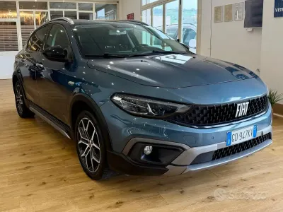 Usata Fiat Tipo Cross 100 CV (73 kW) 2021 Blu Berlina