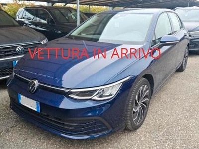 Usata VW Golf VIII Life 131 CV (96 kW) 2022 Blu Berlina