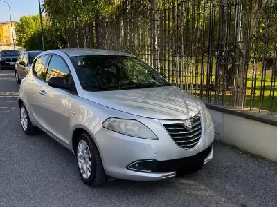 Usata Lancia Ypsilon 69 CV (50 kW) 2013 Grigio Utilitaria