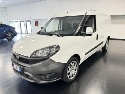 Usata Fiat Doblò 120 CV (88 kW) 2018 Grigio chiaro Monovolume