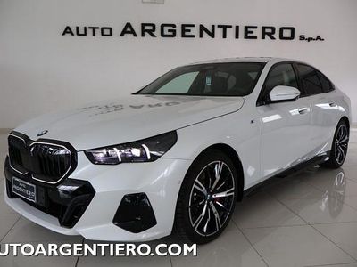 Bianco Nuova 2025 BMW 520 M Sport Berlina | 59.800 € (Buon prezzo)