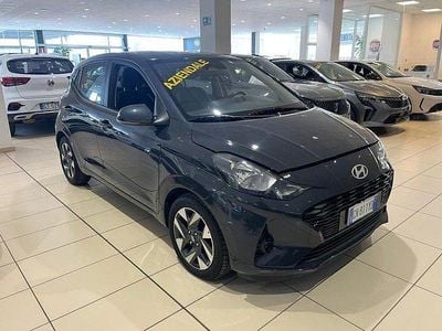 Usata Hyundai i10 67 CV (49 kW) 2023 Bicolore blu  nero Utilitaria