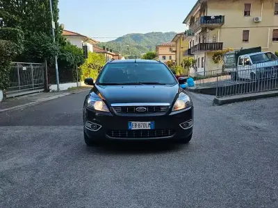 Usata Ford Focus 109 CV (80 kW) 2010 Nero Station wagon