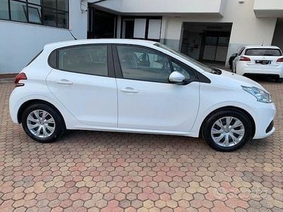 Usata Peugeot 208 Active 75 CV (55 kW) 2017 Utilitaria