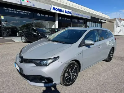 Usata Toyota Auris Hybrid Lounge 99 CV (72 kW) 2018 Grigio Station wagon